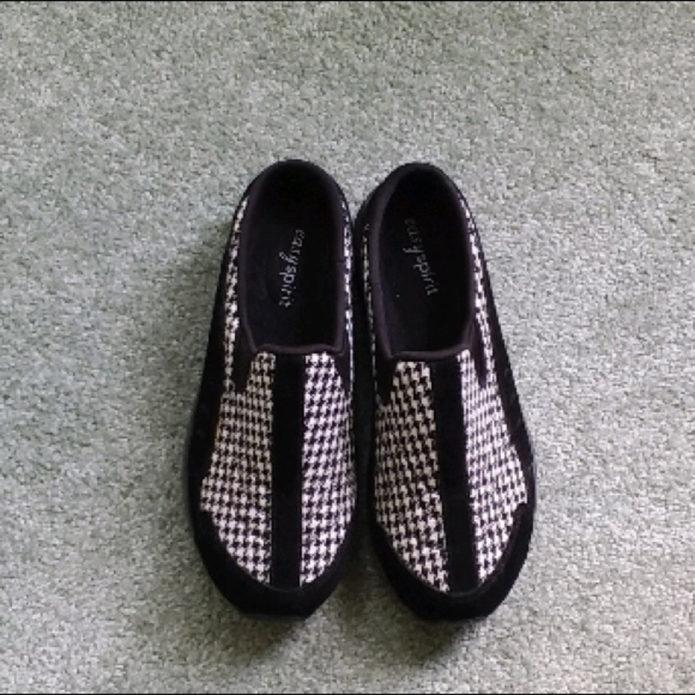 Brand New Easy Spirit slip on shoes